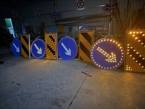 濮阳濮阳河南太阳能自发光交通路标牌厂家